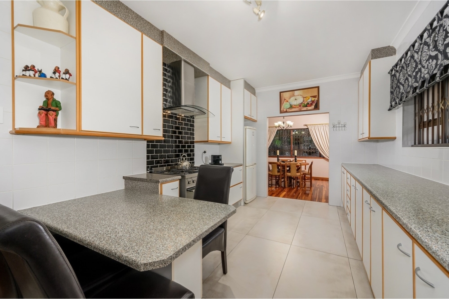 4 Bedroom Property for Sale in Summerstrand Eastern Cape